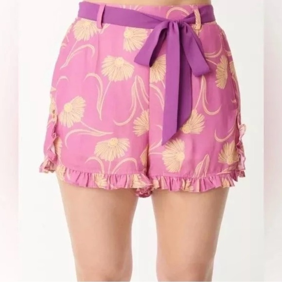Unique Vintage x Smiley Pink Floral Smiley Faced Belted Shorts- Size Large- NWT - Picture 1 of 10